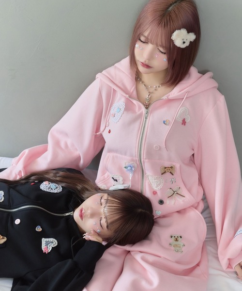 rumnel:(ルムネル)の「アイマスク付き裏起毛デコスウェットパーカー / Deco Fleece-Lined Hoodie with Eye Mask(パーカー・レディース・ブラック/ピンク/グレー・FREE)」の7枚目の写真