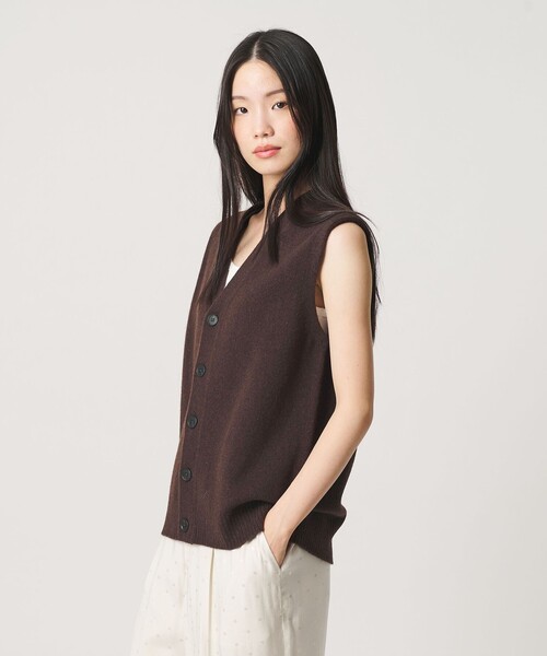 BEAUTY&YOUTH UNITED ARROWS(ビューティーアンドユースユナイテッドアローズ)の「ウールカシミヤブレンド アクア ニットベスト(ニット/セーター・レディース・オフホワイト/ダークグレー/ダークブラウン・FREE)」の3枚目の写真