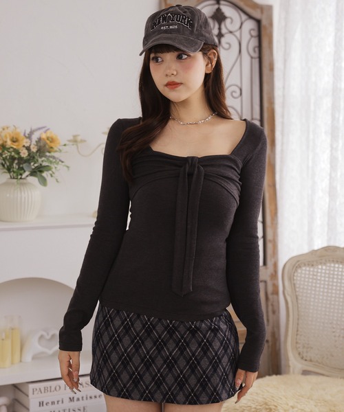 Anely(アネリー)の「スクエアネックギャザーデザインリボントップス(Tシャツ/カットソー・レディース・グレー/ピンク/アイボリー/ブラウン・FREE)」の5枚目の写真