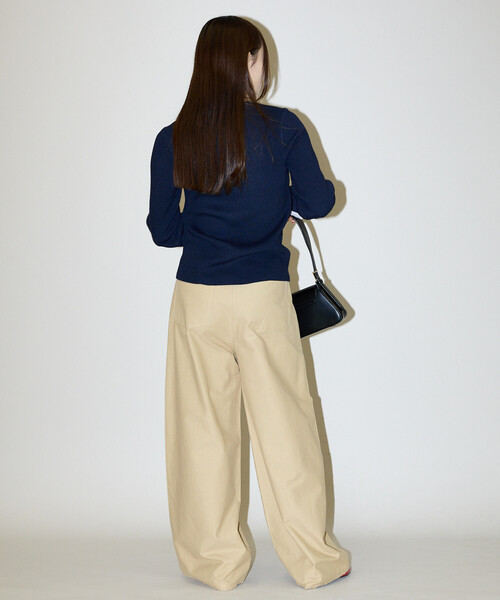 PUBLUX(パブリュクス)の「PUBLUX/パブリュクス 袖 配色 スリットニット 限定展開(ニット/セーター・レディース・ブラウン/グレー/ネイビー・フリ-)」の9枚目の写真
