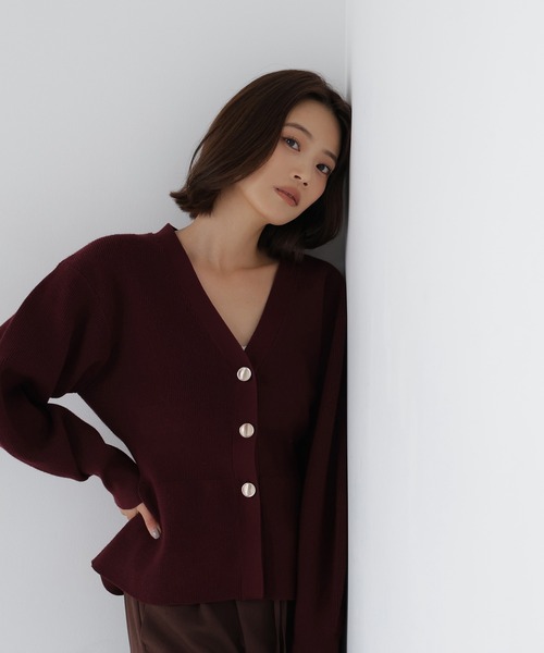 NATURAL BEAUTY BASIC(ナチュラルビューティーベーシック)の「〈WEB限定〉ペプラムフォルムカーディガン(カーディガン/ボレロ・レディース・ブラック/グレー/バーガンディー・FREE)」の3枚目の写真