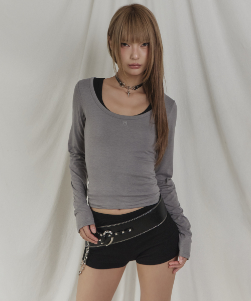 KRUXH(クルクス)の「シンボル刺繍ワイドネックロングスリーブ アッシュチャコール(Tシャツ/カットソー・レディース・その他・FREE)」の1枚目の写真