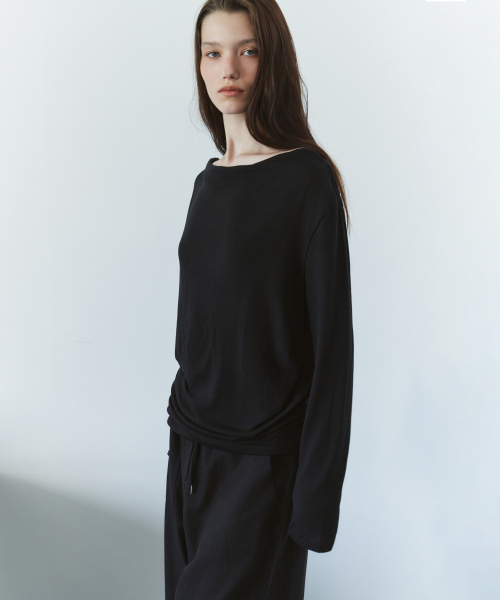 SIYAZU(シヤジュ)の「SITP5307 カウルネック長袖Tシャツ_ブラック(Tシャツ/カットソー・レディース・ブラック・FREE)」の2枚目の写真