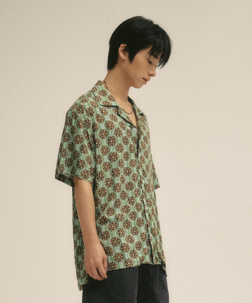VILLA RAY（ヴィラ・レイ）の「ヴィンテージフォレスト メンズ ビスコースシャツ（シャツ/ブラウス・メンズ・その他・LARGE/MEDIUM/X-LARGE）」の3枚目の写真