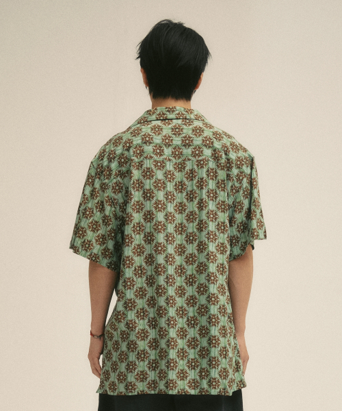 VILLA RAY（ヴィラ・レイ）の「ヴィンテージフォレスト メンズ ビスコースシャツ（シャツ/ブラウス・メンズ・その他・LARGE/MEDIUM/X-LARGE）」の4枚目の写真