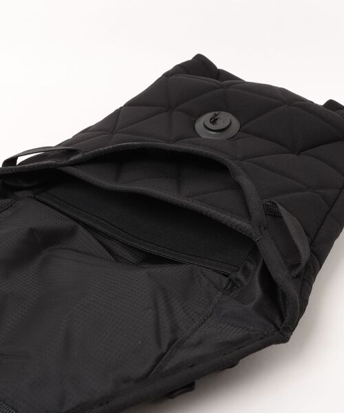 THE NORTH FACE（ザノースフェイス）の「THE NORTH FACE/ザ・ノース・フェイス/Geoface Mini Shoulder（ショルダーバッグ・メンズ・ブラック・F）」の4枚目の写真