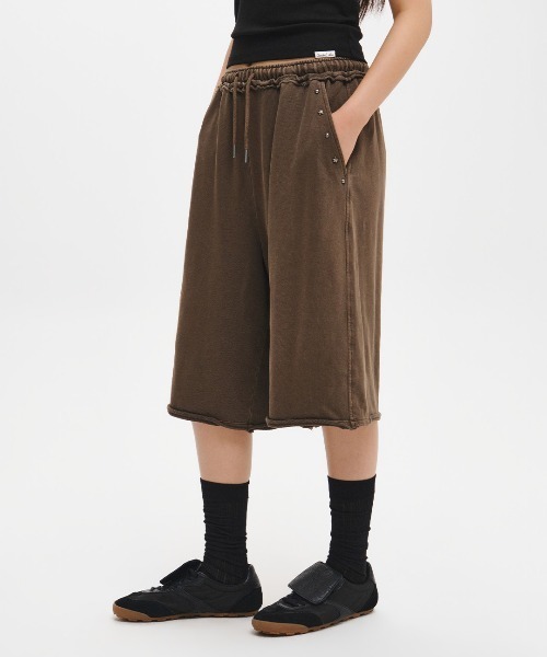 GENERAL IDEA(ジェネラルアイデア)の「【GENERAL IDEA】ヴィンテージピグメントバミューダパンツ / VINTAGE PIGMENT-WASHED BERMUDA SHORTS(スラックス・レディース・チャコール/ブラウン・L/M/S)」の2枚目の写真