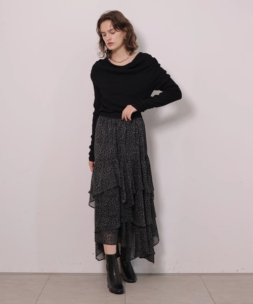 CADUNE(カデュネ)の「ドレープオフショルニット(ニット/セーター・レディース・ブラック/チャコールグレー/レッド/ホワイト・38)」の13枚目の写真