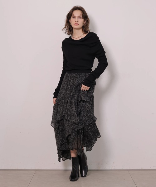 CADUNE(カデュネ)の「ドレープオフショルニット(ニット/セーター・レディース・ブラック/チャコールグレー/レッド/ホワイト・38)」の14枚目の写真