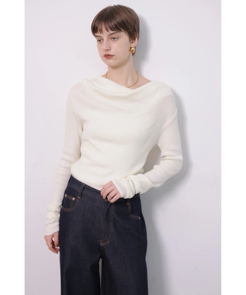 CADUNE(カデュネ)の「ドレープオフショルニット(ニット/セーター・レディース・ブラック/チャコールグレー/レッド/ホワイト・38)」の22枚目の写真