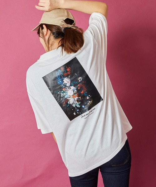 unrelaxing（アンリラクシング）の「ヴィンテージライク 古着風 綿100％ピグメント加工TプリントTシャツ（Tシャツ/カットソー・メンズ・ブラック/ホワイト/グレー/ブルー/カーキ/オレンジ/ブラウン/レッド/ネイビー/ピンク/チャコールグレー/ベージュ/インディゴブルー/チャコール/ライトブルー/ライトグリーン/ライム/ワイン/パープル/レッド系その他2/ブルー系その他3/ブルー系その他2/ホワイト系その他3/ホワイト系その他4/ホワイト系その他/ブラック系その他/ピンク系その他2/ブラック系その他2/ホワイト系その他2/グレー系その他2/グレー系その他4/レッド系その他3/レッド系その他/レッド系その他4/ブラック系その他4/ブルー系その他4/ピンク系その他/ピンク系その他4/ブラック系その他3/グレー系その他3/ピンク系その他3/グレー系その他/ブルー系その他/ベージュ系その他3/ブルー系その他5/レッド系その他5/ベージュ系その他4/ベージュ系その他/ベージュ系その他2/グリーン系その他3/グリーン系その他4/パープル系その他3/ブルー系その他6/パープル系その他2/パープル系その他4/グリーン系その他2/グリーン系その他/その他1/その他2/その他3/パープル系その他/その他7/その他6/その他5/ブラウン系その他/その他4/タン/モカ/ミント/ホワイト×エメラルドグリーン/ホワイト×グレー/ブラック×ブラック/アッシュブラウン/ライトブラウン/ブラック×ブルー/ホワイト×レッド/エメラルド/ホワイト×グリーン/ライトベージュ/ウィート/クリアブラウン/ブラック×グリーン/ブラック×レッド/オートミール/セージグリーン/ブラックミックス/ホワイト×ブラック/クリアグリーン/ブルー系その他7/LT.Blue/アクア/スミクロ/グリーン/ダークブルー/レディッシュグレー/ピンク系その他5/ダークブラック/ピンクベージュ/ライトブラック/スモークピンク/ブルーグラス/サックスブルー/ブラック×ホワイト/ライトグレー/アッシュグレー/スカイブルー/クリアブラック/ダークインディゴブルー/シルバーグレー/クリアブルー/ブラック系その他5/ブラック系その他6/ブラック系その他7/その他10/ベージュ系4/ベージュ系5/ベージュ系2/ベージュ系3/ベージュ系/ベージュ系1/ブラウン系8/ブラウン系9/ブラウン系6/ブラウン系7/ブラウン系4/ブラウン系5/ブラウン系2/ブラウン系3/ブラウン系/ブラウン系1/その他25/その他26/その他23/その他24/その他19/その他16/その他17/その他21/その他22/その他20/その他18/その他15/その他13/その他12/その他14/その他11/ベージュ系6/その他28/その他27/ブラック×シルバー/ブラック系5/ブラック系6/ブラック系7/ブラック系8/その他29/A/ブラック系2/ブラック系4/ブラック×ゴールド/ブラック系1/ブラック系3/ベージュ系8/ベージュ系7/ベージュ系9/ダークブラウン系7/ダークブラウン系6/ダークブラウン系5/ダークブラウン系4/ダークブラウン系3/ダークブラウン系2/ベージュ系その他6/ベージュ系その他7/ダークブラウン系1・X-LARGE/SMALL/LARGE/X-SMALL/MEDIUM/3/2）」の5枚目の写真