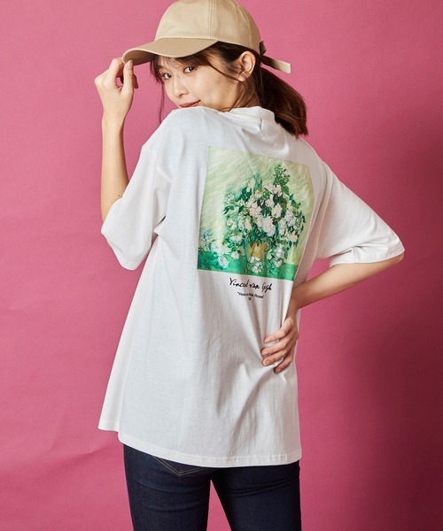 unrelaxing（アンリラクシング）の「ヴィンテージライク 古着風 綿100％ピグメント加工TプリントTシャツ（Tシャツ/カットソー・メンズ・ブラック/ホワイト/グレー/ブルー/カーキ/オレンジ/ブラウン/レッド/ネイビー/ピンク/チャコールグレー/ベージュ/インディゴブルー/チャコール/ライトブルー/ライトグリーン/ライム/ワイン/パープル/レッド系その他2/ブルー系その他3/ブルー系その他2/ホワイト系その他3/ホワイト系その他4/ホワイト系その他/ブラック系その他/ピンク系その他2/ブラック系その他2/ホワイト系その他2/グレー系その他2/グレー系その他4/レッド系その他3/レッド系その他/レッド系その他4/ブラック系その他4/ブルー系その他4/ピンク系その他/ピンク系その他4/ブラック系その他3/グレー系その他3/ピンク系その他3/グレー系その他/ブルー系その他/ベージュ系その他3/ブルー系その他5/レッド系その他5/ベージュ系その他4/ベージュ系その他/ベージュ系その他2/グリーン系その他3/グリーン系その他4/パープル系その他3/ブルー系その他6/パープル系その他2/パープル系その他4/グリーン系その他2/グリーン系その他/その他1/その他2/その他3/パープル系その他/その他7/その他6/その他5/ブラウン系その他/その他4/タン/モカ/ミント/ホワイト×エメラルドグリーン/ホワイト×グレー/ブラック×ブラック/アッシュブラウン/ライトブラウン/ブラック×ブルー/ホワイト×レッド/エメラルド/ホワイト×グリーン/ライトベージュ/ウィート/クリアブラウン/ブラック×グリーン/ブラック×レッド/オートミール/セージグリーン/ブラックミックス/ホワイト×ブラック/クリアグリーン/ブルー系その他7/LT.Blue/アクア/スミクロ/グリーン/ダークブルー/レディッシュグレー/ピンク系その他5/ダークブラック/ピンクベージュ/ライトブラック/スモークピンク/ブルーグラス/サックスブルー/ブラック×ホワイト/ライトグレー/アッシュグレー/スカイブルー/クリアブラック/ダークインディゴブルー/シルバーグレー/クリアブルー/ブラック系その他5/ブラック系その他6/ブラック系その他7/その他10/ベージュ系4/ベージュ系5/ベージュ系2/ベージュ系3/ベージュ系/ベージュ系1/ブラウン系8/ブラウン系9/ブラウン系6/ブラウン系7/ブラウン系4/ブラウン系5/ブラウン系2/ブラウン系3/ブラウン系/ブラウン系1/その他25/その他26/その他23/その他24/その他19/その他16/その他17/その他21/その他22/その他20/その他18/その他15/その他13/その他12/その他14/その他11/ベージュ系6/その他28/その他27/ブラック×シルバー/ブラック系5/ブラック系6/ブラック系7/ブラック系8/その他29/A/ブラック系2/ブラック系4/ブラック×ゴールド/ブラック系1/ブラック系3/ベージュ系8/ベージュ系7/ベージュ系9/ダークブラウン系7/ダークブラウン系6/ダークブラウン系5/ダークブラウン系4/ダークブラウン系3/ダークブラウン系2/ベージュ系その他6/ベージュ系その他7/ダークブラウン系1・X-LARGE/SMALL/LARGE/X-SMALL/MEDIUM/3/2）」の8枚目の写真