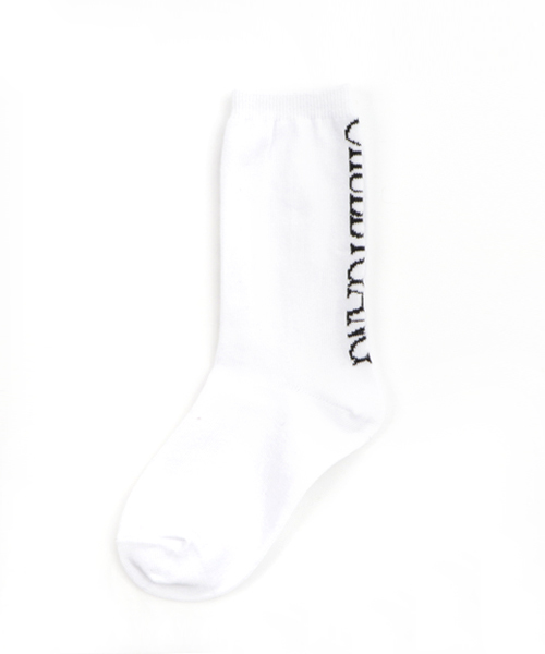 CHUBBYGANG(チャビーギャング)の「縦ロゴデザインクルーソックス(ソックス/靴下・キッズ・ブラック/イエロー/その他1/ホワイト・19/22)」の1枚目の写真