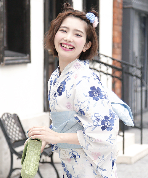 bonheur saisons（ボヌールセゾン）の「浴衣3点セット（浴衣＋帯＋下駄）「bonheur saisons/ボヌールセゾン」（浴衣・レディース・ホワイト×ブルー/グレー系その他/ブルー系その他/ピンク系その他/ホワイト系その他2/ホワイト系その他3/ホワイト系その他4/ブルー系その他5/ピンク系その他2・FREE/フリー）」の2枚目の写真