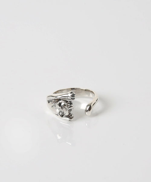 ROYAL ORDER(ロイヤルオーダー)の「KITTEN RING w/ DIAMOND EYES(リング・レディース・シルバー・16号 US-8/14号 US-7/10号 US-5/13号 US-6h/8号 US-4/15号 US-7h/18号 US-9/12号 US-6)」の5枚目の写真