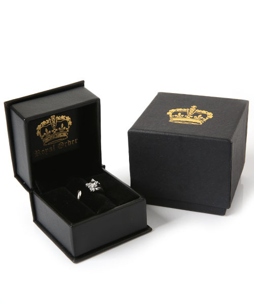 ROYAL ORDER(ロイヤルオーダー)の「KITTEN RING w/ DIAMOND EYES(リング・レディース・シルバー・16号 US-8/14号 US-7/10号 US-5/13号 US-6h/8号 US-4/15号 US-7h/18号 US-9/12号 US-6)」の7枚目の写真