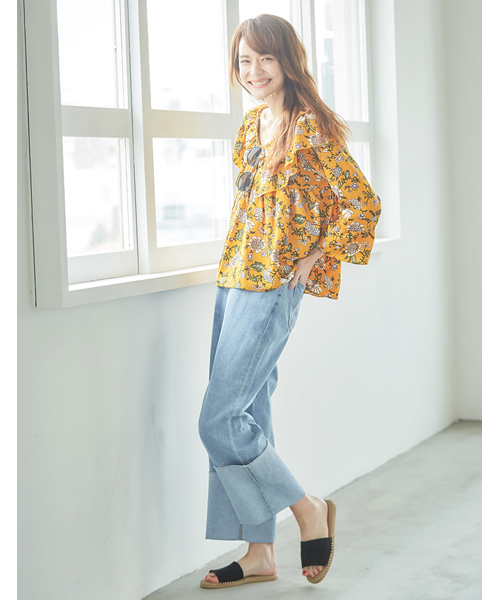 Re:EDIT（リエディ）の「[シーズンムード高まる花柄]フリルカラー花柄ブラウストップス/シャツ・ブラウス[リエディ]（シャツ/ブラウス・レディース・ホワイト/マスタード・MEDIUM）」の11枚目の写真