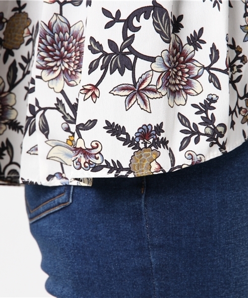 Re:EDIT（リエディ）の「[シーズンムード高まる花柄]フリルカラー花柄ブラウストップス/シャツ・ブラウス[リエディ]（シャツ/ブラウス・レディース・ホワイト/マスタード・MEDIUM）」の8枚目の写真