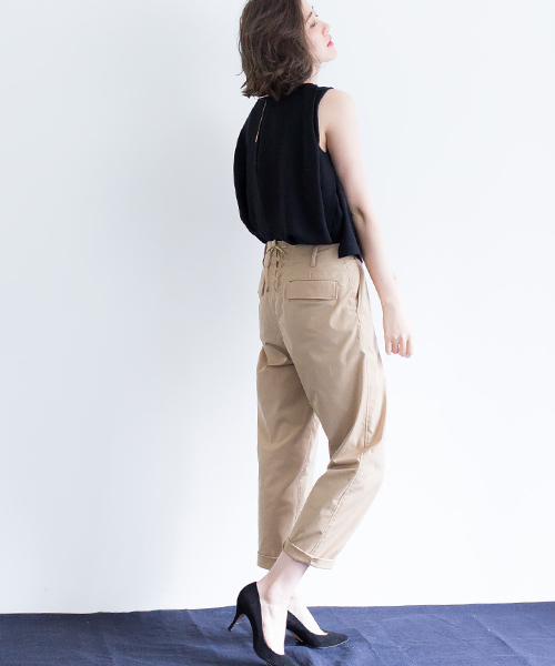 STUDIOUS（ステュディオス）の「バックレースアップベイカーパンツ（チノパンツ・レディース・ベージュ/ネイビー/カーキ/キャメル・1/0）」の15枚目の写真