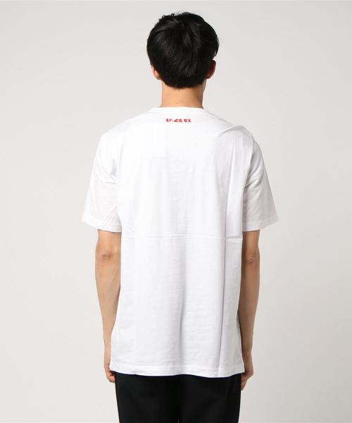 DIESEL(ディーゼル)の「00SD470091B(Tシャツ/カットソー・メンズ・ホワイト/ブルー/ブラック/マスタード・LARGE/MEDIUM/SMALL/X-LARGE/X-SMALL/XX-LARGE/XXX-LARGE)」の5枚目の写真