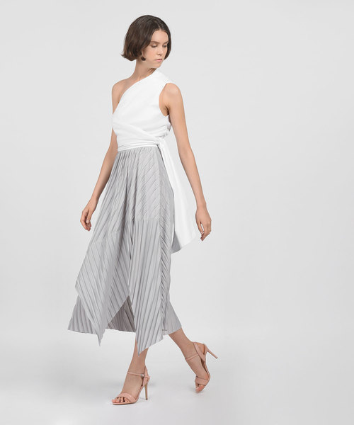 CHARLES & KEITH(チャールズ & キース)の「ビーズトリミングアンクルストラップヒール / BEADS TRIMMING ANKLE STRAP HEELS(パンプス・レディース・ブラック/グリーン/アイボリー・22.5cm/23cm/23.5cm/24.5cm/25cm/25.5cm)」の4枚目の写真