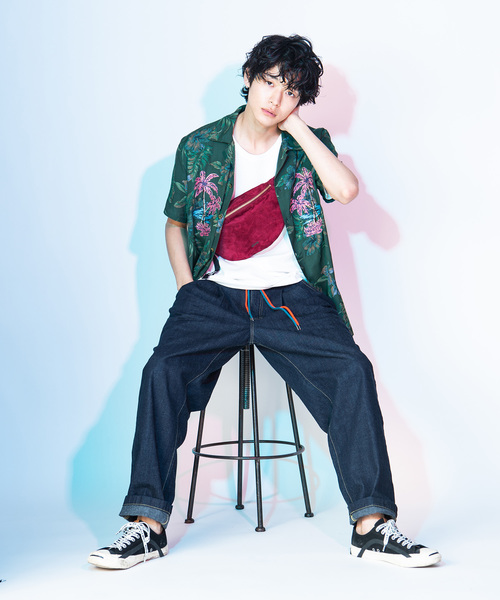 Lee(リー)の「Tuck riders denim by Lee / リー別注タックライダースデニムパンツ(デニムパンツ・メンズ・インディゴブルー・1/2/4/3)」の2枚目の写真