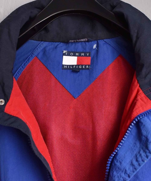 TOMMY HILFIGER(トミーヒルフィガー)の「【ヴィンテージ古着】90's TOMMY HILFIGER/トミーヒルフィガー ナイロンジャケット(ナイロンジャケット・メンズ・ブルー・LARGE)」の2枚目の写真