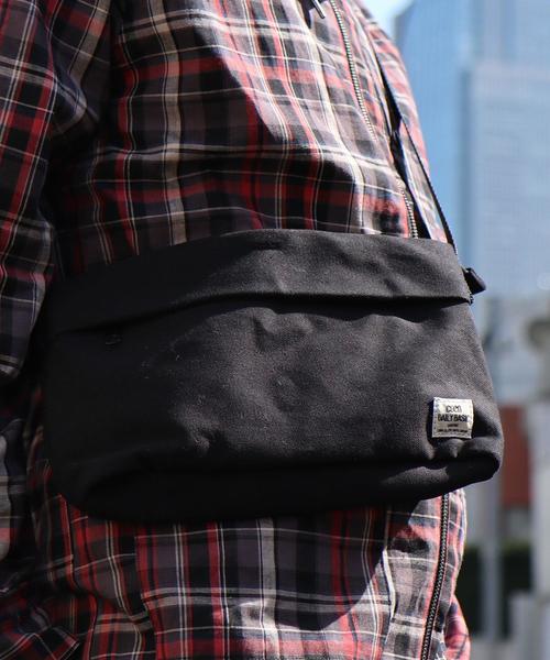 coen（コーエン）の「【女性にも人気】キャンバスミニショルダーバッグ(サコッシュバッグ)（ショルダーバッグ・メンズ・ブラック/ベージュ/コバルトブルー・FREE）」の2枚目の写真