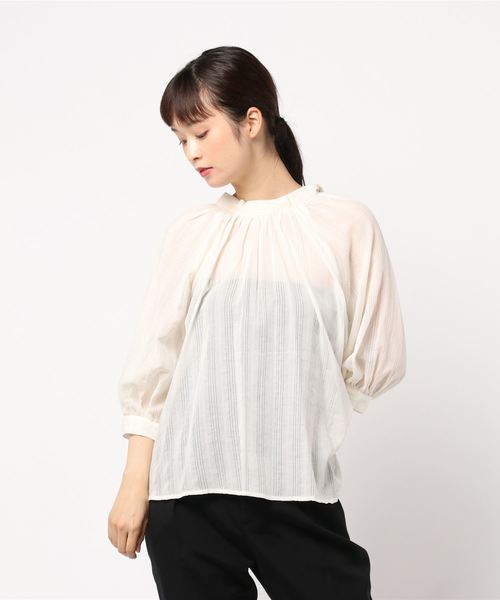 NATURAL BEAUTY BASIC（ナチュラルビューティーベーシック）の「ドビーストライプボリュームブラウス（シャツ/ブラウス・レディース・ブラック/オフホワイト/ラベンダー・SMALL/MEDIUM）」の2枚目の写真