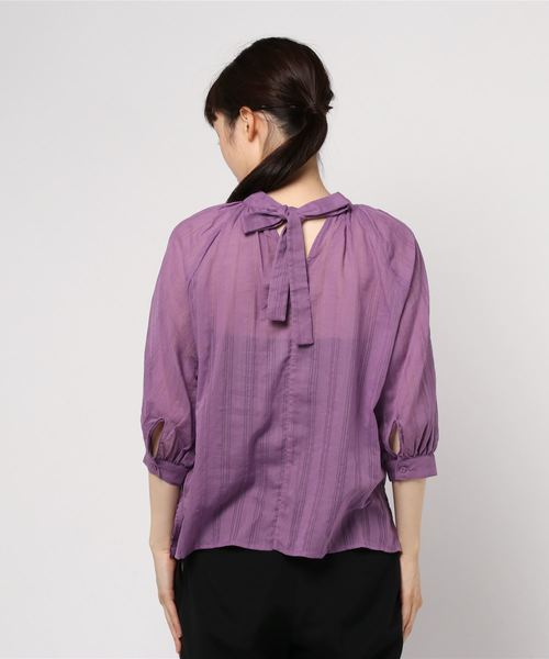 NATURAL BEAUTY BASIC（ナチュラルビューティーベーシック）の「ドビーストライプボリュームブラウス（シャツ/ブラウス・レディース・ブラック/オフホワイト/ラベンダー・SMALL/MEDIUM）」の5枚目の写真