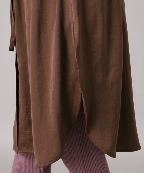 LOWRYS FARM(ローリーズファーム)の「サテンバンドカラーチュニック 860708(シャツ/ブラウス・レディース・ブラウン/ブルー/アイボリー・FREE)」の13枚目の写真