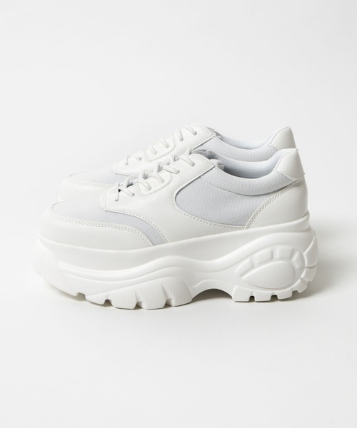 WEGO(ウィゴー)の「WEGO/ボリュームソールスニーカー(スニーカー・レディース・ホワイト/ブラック・LARGE/MEDIUM)」の3枚目の写真