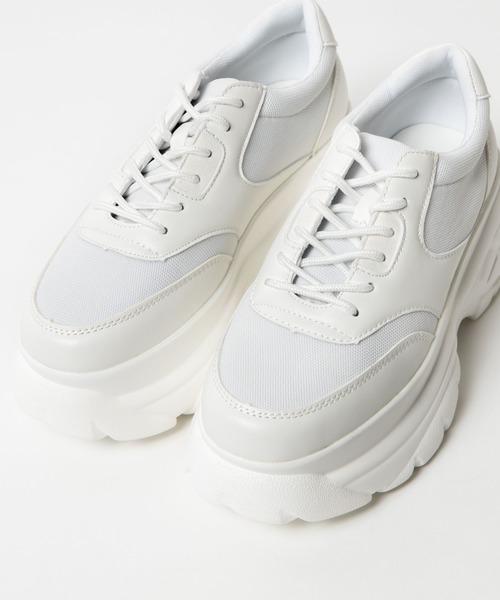WEGO(ウィゴー)の「WEGO/ボリュームソールスニーカー(スニーカー・レディース・ホワイト/ブラック・LARGE/MEDIUM)」の4枚目の写真