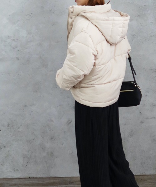 Riberry（リベリー）の「中綿ダウンジャケット（ダウンジャケット/コート・レディース・ブラック/ベージュ/アイボリー・FREE）」の4枚目の写真