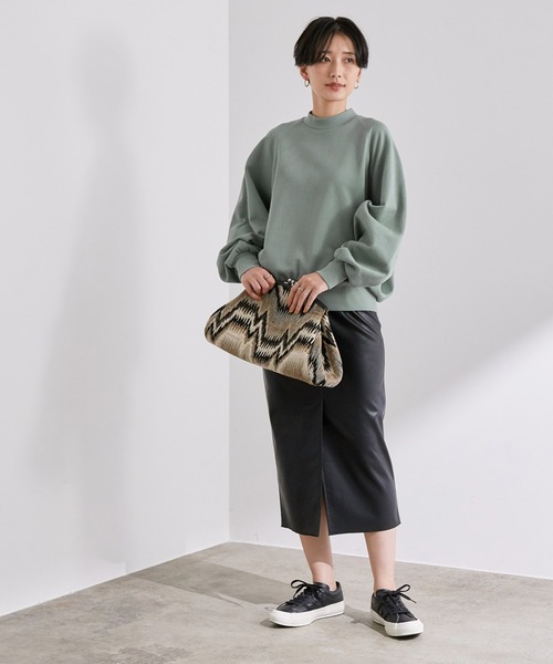 ADAM ET ROPE'(アダムエロペ)の「【WEB限定】グロススウェットプルオーバー(スウェット・レディース・チャコールグレー/グレー系その他/グリーン系その他/キナリ・FREE)」の20枚目の写真