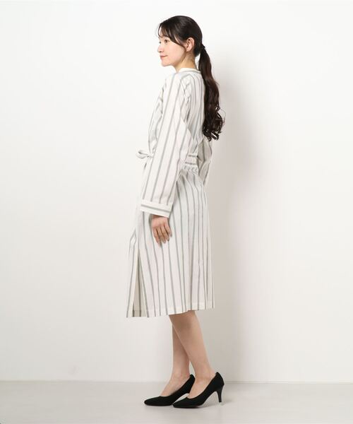 HERENCIA（ヘレンチア）の「マルチストライプ ガウン 前開き ワンピース（ワンピース・レディース・ホワイト系その他/ベージュ系その他・MEDIUM）」の3枚目の写真