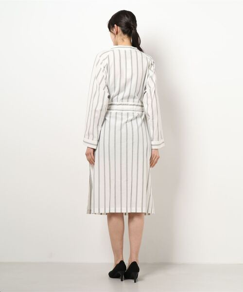 HERENCIA（ヘレンチア）の「マルチストライプ ガウン 前開き ワンピース（ワンピース・レディース・ホワイト系その他/ベージュ系その他・MEDIUM）」の4枚目の写真
