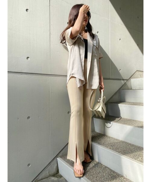 EVRIS（エヴリス）の「オープンカラーサテンシャツ【セットアップ着用可能】（シャツ/ブラウス・レディース・パープル/ブラック/ベージュ/カーキ・FREE）」の9枚目の写真