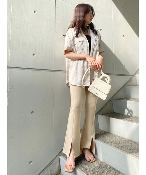 EVRIS（エヴリス）の「オープンカラーサテンシャツ【セットアップ着用可能】（シャツ/ブラウス・レディース・パープル/ブラック/ベージュ/カーキ・FREE）」の11枚目の写真