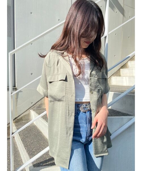 EVRIS（エヴリス）の「オープンカラーサテンシャツ【セットアップ着用可能】（シャツ/ブラウス・レディース・パープル/ブラック/ベージュ/カーキ・FREE）」の13枚目の写真