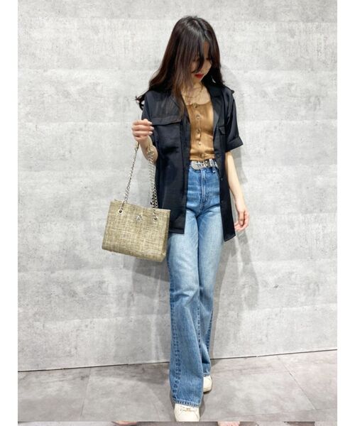 EVRIS（エヴリス）の「オープンカラーサテンシャツ【セットアップ着用可能】（シャツ/ブラウス・レディース・パープル/ブラック/ベージュ/カーキ・FREE）」の17枚目の写真