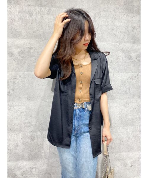 EVRIS（エヴリス）の「オープンカラーサテンシャツ【セットアップ着用可能】（シャツ/ブラウス・レディース・パープル/ブラック/ベージュ/カーキ・FREE）」の10枚目の写真