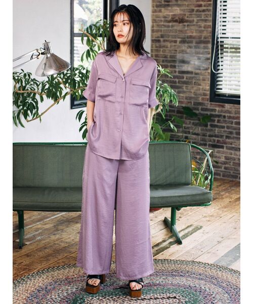 EVRIS（エヴリス）の「オープンカラーサテンシャツ【セットアップ着用可能】（シャツ/ブラウス・レディース・パープル/ブラック/ベージュ/カーキ・FREE）」の6枚目の写真