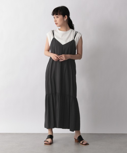 LOWRYS FARM（ローリーズファーム）の「ティアードキャミワンピース　949022（ワンピース・レディース・アイボリー/チャコールグレー/ダークブラウン/グリーン/イエロー・FREE）」の3枚目の写真