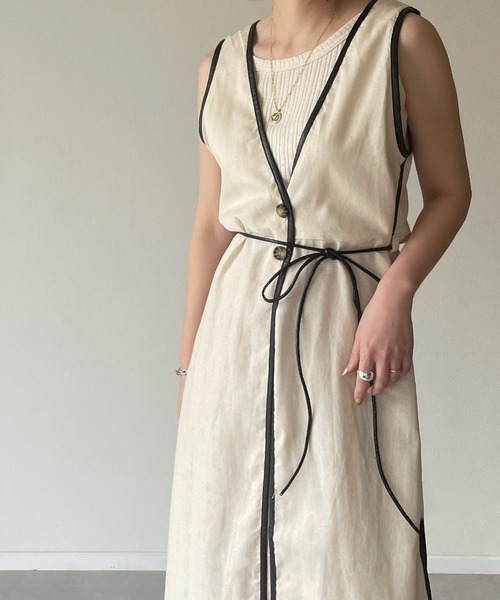 y/m by misato（イムバイミサト）の「リネンミックスパイピングロングジレ（ベスト・レディース・ベージュ/オフホワイト・FREE）」の16枚目の写真