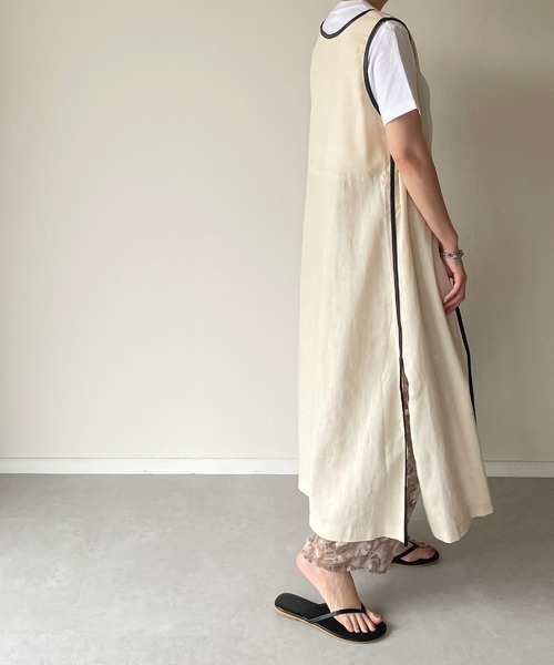 y/m by misato（イムバイミサト）の「リネンミックスパイピングロングジレ（ベスト・レディース・ベージュ/オフホワイト・FREE）」の18枚目の写真