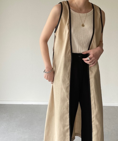 y/m by misato（イムバイミサト）の「リネンミックスパイピングロングジレ（ベスト・レディース・ベージュ/オフホワイト・FREE）」の11枚目の写真