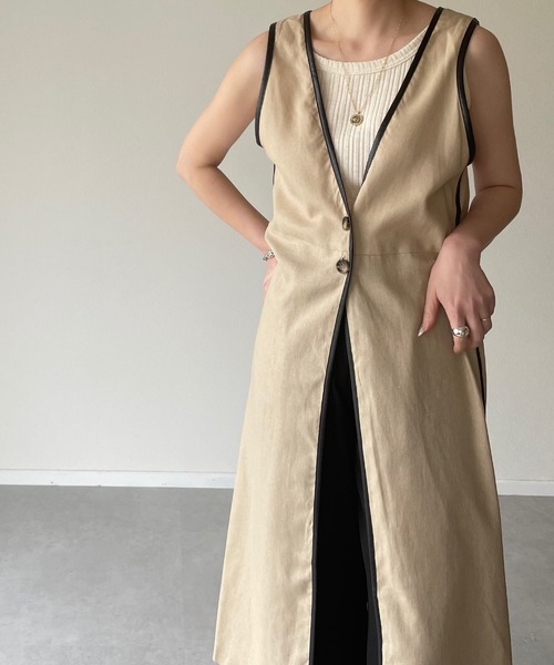 y/m by misato（イムバイミサト）の「リネンミックスパイピングロングジレ（ベスト・レディース・ベージュ/オフホワイト・FREE）」の12枚目の写真