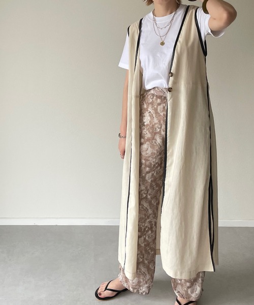 y/m by misato（イムバイミサト）の「リネンミックスパイピングロングジレ（ベスト・レディース・ベージュ/オフホワイト・FREE）」の6枚目の写真