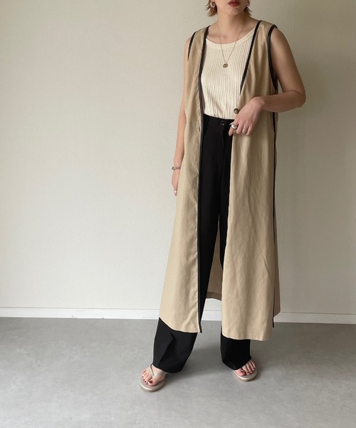 y/m by misato（イムバイミサト）の「リネンミックスパイピングロングジレ（ベスト・レディース・ベージュ/オフホワイト・FREE）」の15枚目の写真